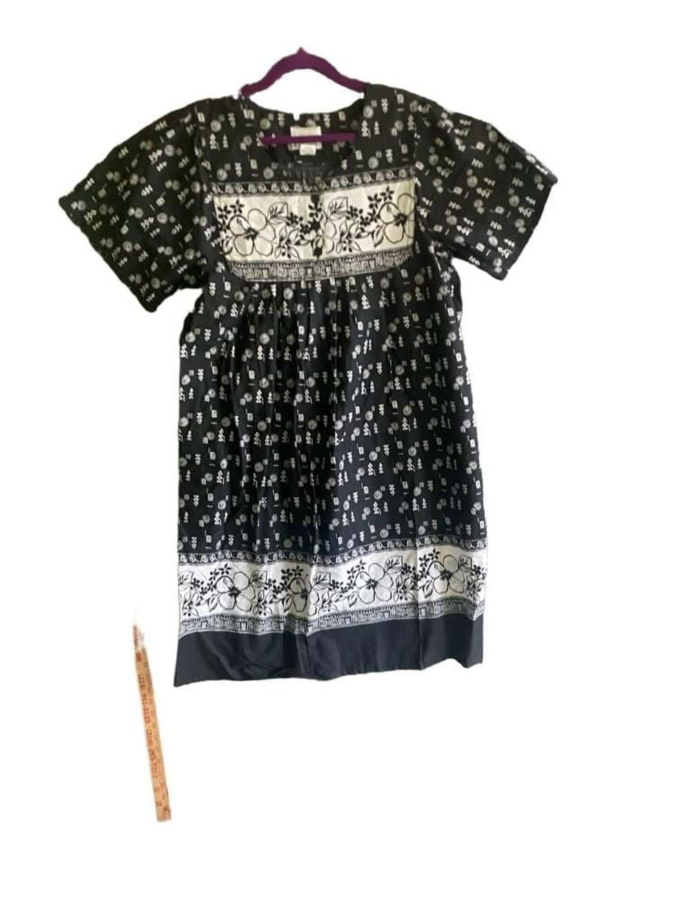 Essentials Black and White Geometric Floral Print Short Sleeve Muumuu Dress
